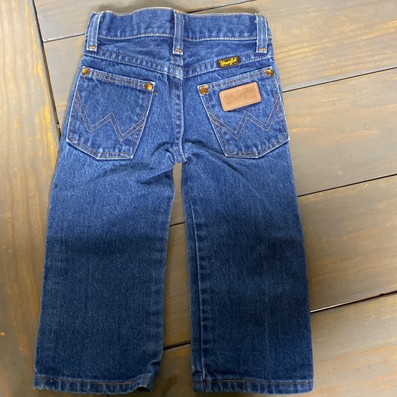Wrangler jeans size 2 t. Snap button. - Picture 2 of 5